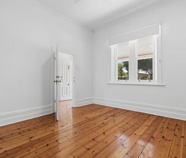 Spacious 5 Bedroom Family Home in Prime Mile End Location - Photo 4