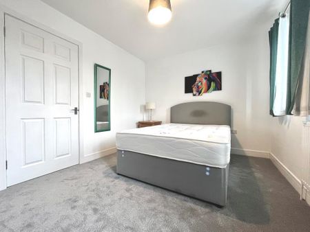 1 bedroom in a house share to rent - Photo 2