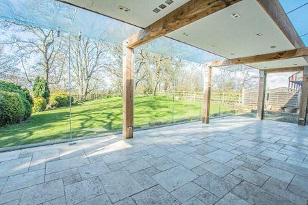 4 bedroom semi-detached house to rent - Photo 4