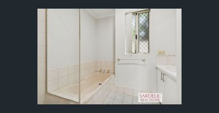 SPACIOUS REAR VILLA- GARDENING INCLUDED - Photo 3