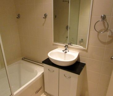 Centrally located In Hurstville C. B.D - One Bedroom Apartment With... - Photo 4