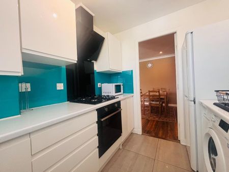 2 bedroom flat to rent - Photo 2
