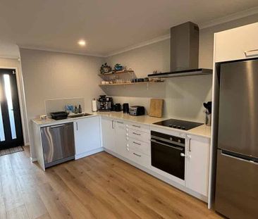 Kumeu, 2 bedrooms - Photo 4