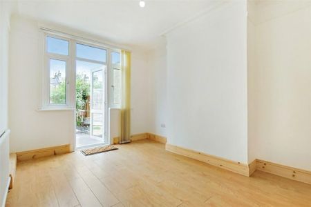 Room in a Shared House, East Road, E15 - Photo 3
