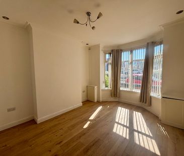 A three Bedroom Terraced House - Photo 2