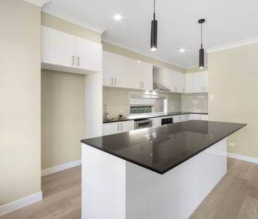 Perfect Family Home in Wynnum West - Photo 2