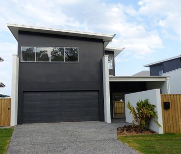 Spacious Modern Home near Parks&comma; Lake & Sunshine Coast Hospit... - Photo 2