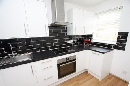 2 bedroom terraced house to rent - Photo 4