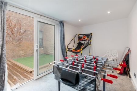 3 bedroom flat to rent - Photo 5