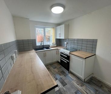 3 bedroom semi-detached house to rent - Photo 6