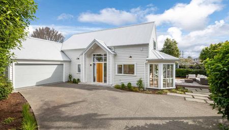 Luxury Living in the Heart of Devonport! - Photo 2