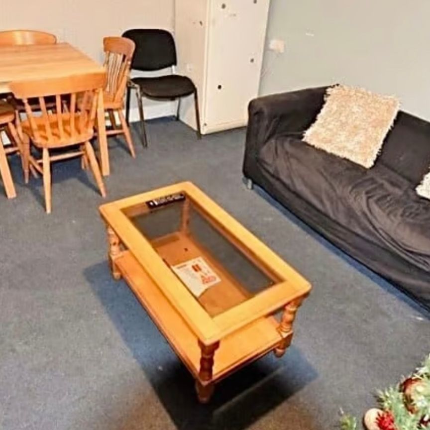 4 Bed - 14 Elizabeth Street, Hyde Park, Leeds - LS6 1JF - Student - Photo 1