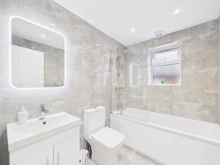 Desford Way, Ashford, Surrey,TW15 - Photo 3