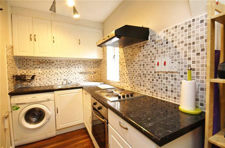 Studio to rent - Photo 2