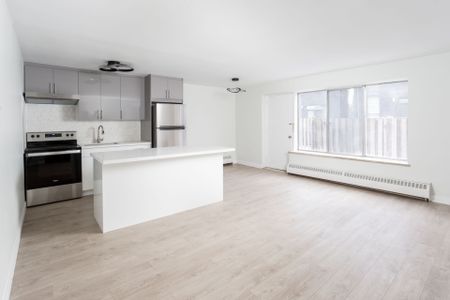 For Lease - 371 Lakeshore Road Unit# 105, Mississauga, Ontario - Photo 2