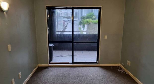 Spacious 2BR Mt. Victoria - Photo 1