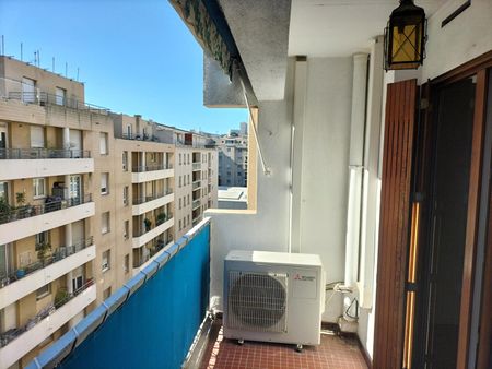 Appartement 4 pièces 88m2 MARSEILLE 8EME 1 045 euros - Photo 2