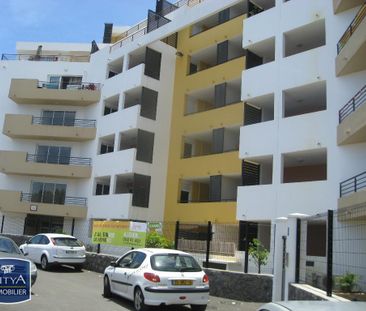 Location Appartement 3 pièces 61m² STE CLOTILDE 97490 - Photo 2