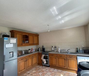 3 bedroom end of terrace house to rent - Photo 3