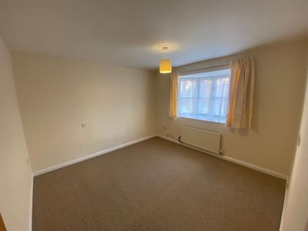 2 Bed Flat - Photo 3