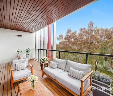 Contemporary Elegance Across Three Impressive Levels - Photo 3