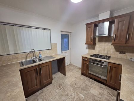 3 Bed Semi-Detached House, Bromford Crescent, B24 - Photo 4