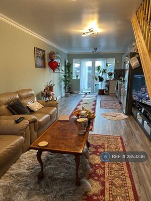 5 bedroom detached house to rent - Photo 1