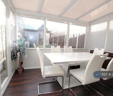 2 bedroom end of terrace house to rent - Photo 4