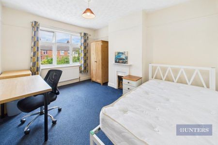 4 bedroom semi-detached house to rent - Photo 4