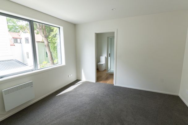 Brand-New Studio Complex - Only meters from the University! - Photo 1