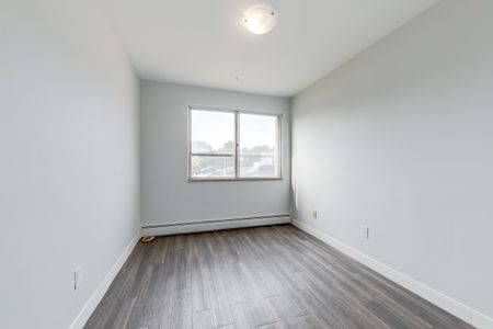 Edinburgh Manor Apartments - 2 Bedroom - Photo 5