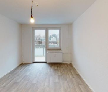 Modernisierte 2-Raum-Wohnung mit Balkon - Foto 2