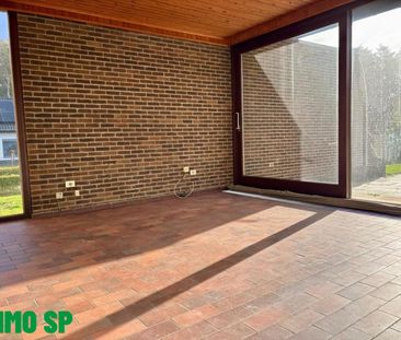Charmant huis met 3 slaapkamers en grote tuin. - Photo 3