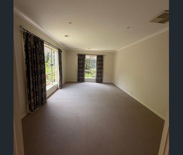 11 Oakbank Drive, Mount Helen for lease - Photo 1
