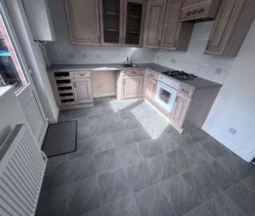 2 bedroom semi-detached house to rent - Photo 5