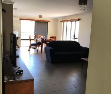 Queens Park - Photo 3