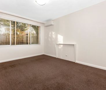 Roomy One Bedroom Apartment! - Photo 4