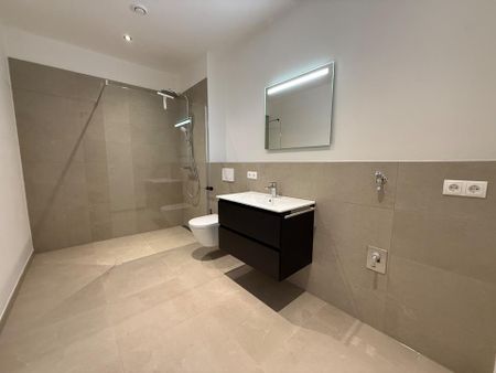 Bester Energiestandard! Moderne 1-Zi-Wohnung mit Balkon und Küche - KFW 40 NH - Photo 4