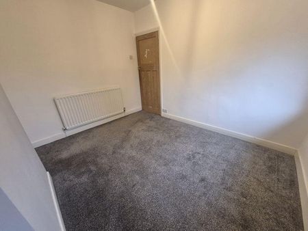 2 bedroom end of terrace house to rent - Photo 4
