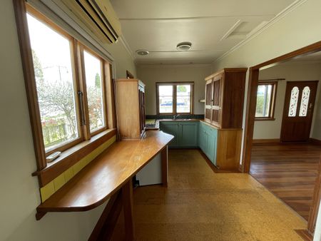 Charming 2 brm Character Cottage - Photo 5
