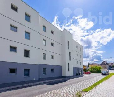 Prostorný byt 2+kk v novostavbě - balkon, sklep a centrum na dosah,... - Фото 4