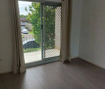 “Charming Two Bedroom Apartment” - Photo 3