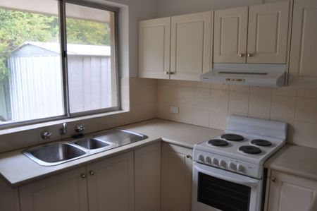 Neat & Modern Living in Upper Piper Street! - Photo 5