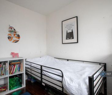 4 bedroom end of terrace house to rent - Photo 1