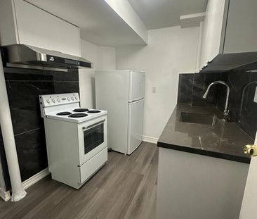 For Lease - 102 Rakewood Crescent, Toronto, Ontario - Photo 4