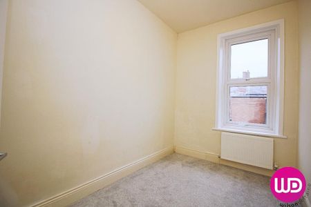 3 bedroom flat to rent - Photo 5