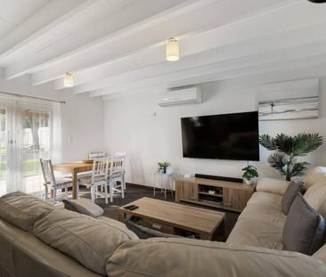 HOLIDAY HOUSE - Family holiday home by the beach - Photo 1