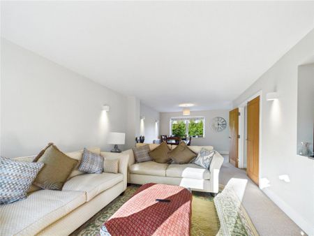 5 bedroom detached house to rent - Photo 3