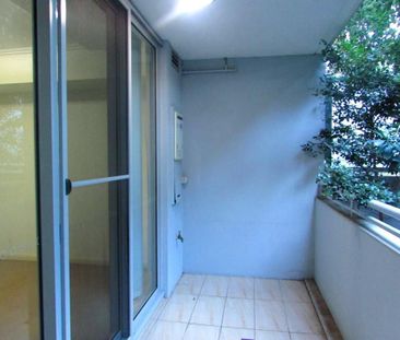 One Bedroom Apartment with Courtyard, Opposite Kogarah Station - Photo 6