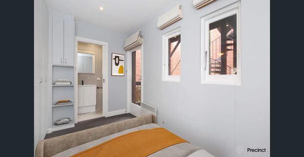 ART DECO ONE-BEDROOM APARTMENT IN PREMIER LOCATION - Photo 1